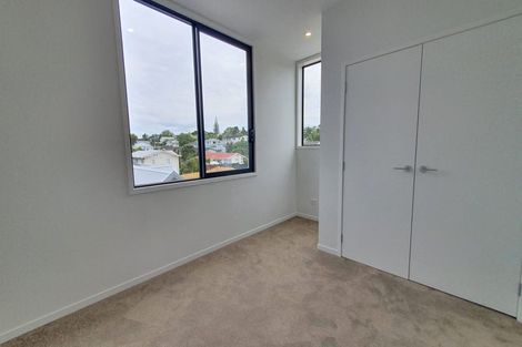 Photo of property in 1/2a Walsall Street, Avondale, Auckland, 1026