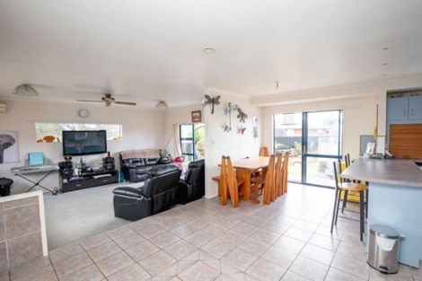 Photo of property in 23 Darlington Street, Ngatea, 3503