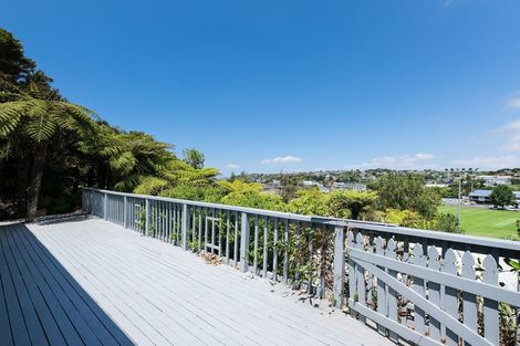 Photo of property in 2/17 Woodlands Crescent, Browns Bay, Auckland, 0630