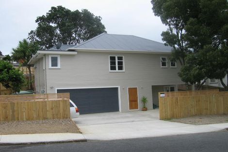 Photo of property in 1/2 Sovereign Place, Glenfield, Auckland, 0629