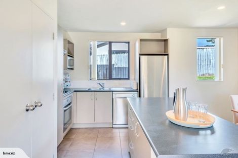 Photo of property in 33 Cityview Place, Massey, Auckland, 0614