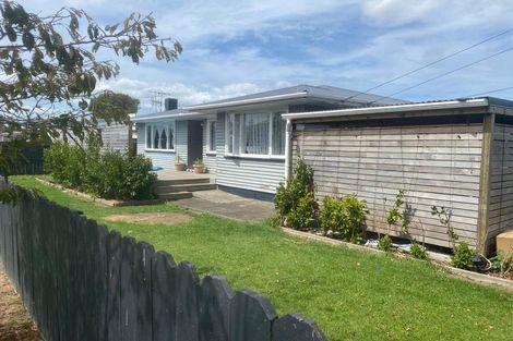 Photo of property in 7 Tarata Crescent, Mangere Bridge, Auckland, 2022
