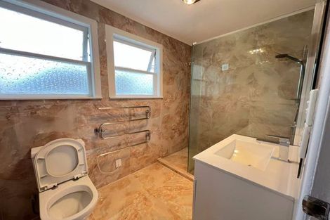 Photo of property in 28a Longburn Road, Henderson, Auckland, 0610