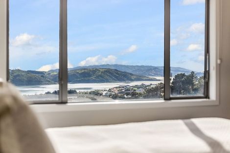 Photo of property in 7 Manapouri Lane, Aotea, Porirua, 5024