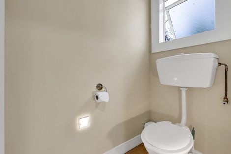 Photo of property in 11 Sycamore Grove, Lower Vogeltown, New Plymouth, 4310