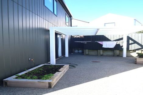 Photo of property in 4/6 Oswald Crescent, Paparangi, Wellington, 6037