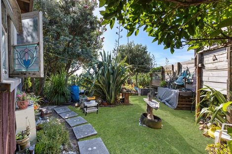 Photo of property in 7 Ngatira Road, Muriwai, Waimauku, 0881