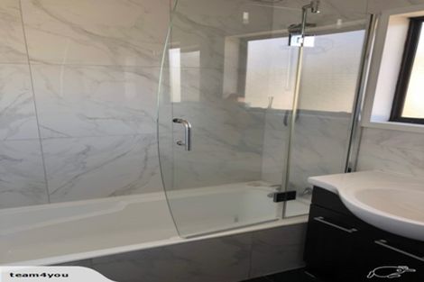 Photo of property in 2/95 Hobsonville Road, West Harbour, Auckland, 0618