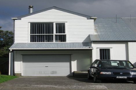 Photo of property in 17a Colchester Crescent, Newlands, Wellington, 6037