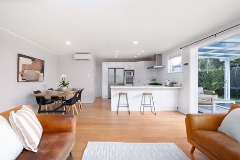 Photo of property in 8a Grande Vue Road, Papatoetoe, Auckland, 2025