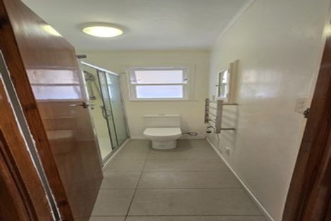 Photo of property in 4 Binsted Road, New Lynn, Auckland, 0600