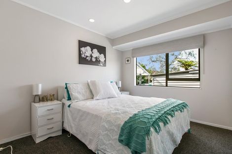 Photo of property in 4 Woodview Rise, Botany Downs, Auckland, 2010