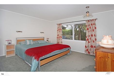 Photo of property in 24 Holt Avenue, Torbay, Auckland, 0630