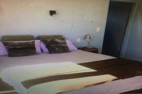 Photo of property in 21 Beach Valley Road, Piha, 0772