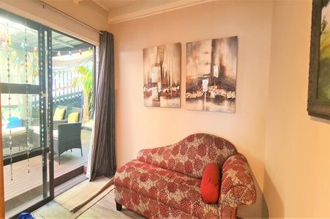 Photo of property in 1/56 Heathcote Road, Castor Bay, Auckland, 0620