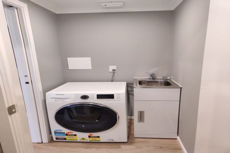 Photo of property in 2/20 Glanmire Road, Newlands, Wellington, 6037