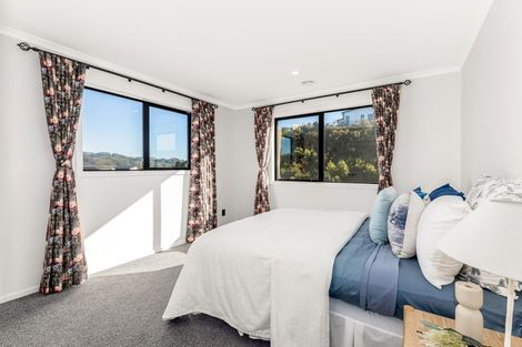 Photo of property in 2 Opaoa Way, Aotea, Porirua, 5024