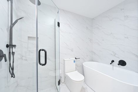 Photo of property in 33 Taipahitini Road, Rosehill, 2113