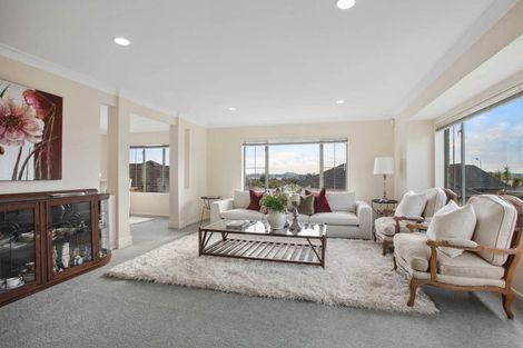 Photo of property in 11 Conacher Close, East Tamaki Heights, Auckland, 2016