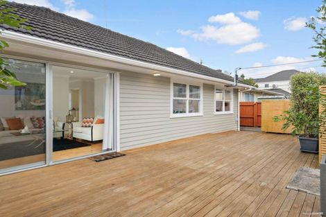 Photo of property in 14 Ocean View Road, Northcote, Auckland, 0627
