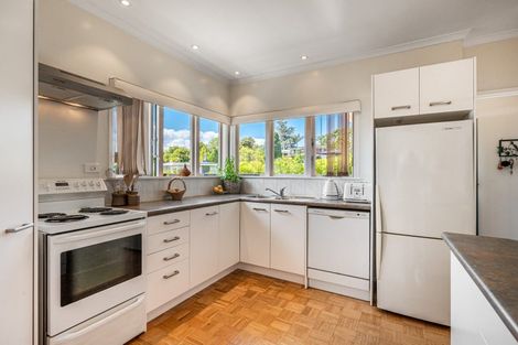 Photo of property in 16 Deane Avenue, Titirangi, Auckland, 0604