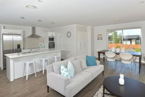 Photo of property in 11 Stace Hopper Drive, One Tree Point, 0118