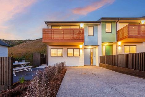 Photo of property in 33 Oakum Road, Whitby, Porirua, 5024