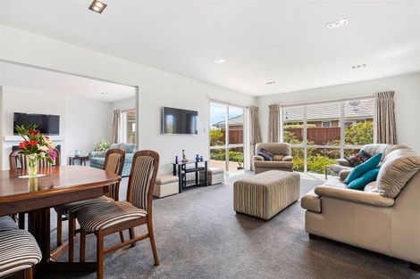 Photo of property in 17 Walnut Way, Rangiora, 7400