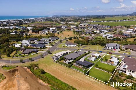 Photo of property in 8 Tohora View, Waihi Beach, 3611