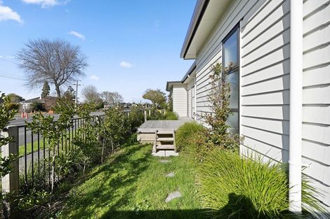 Photo of property in 1/2 Searancke Place, Fairfield, Hamilton, 3214