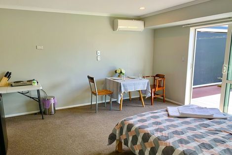 Photo of property in 16 Jade Court, Rosedale, Auckland, 0632