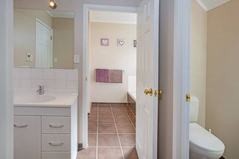 Photo of property in 2/34 Britannia Place, Half Moon Bay, Auckland, 2012