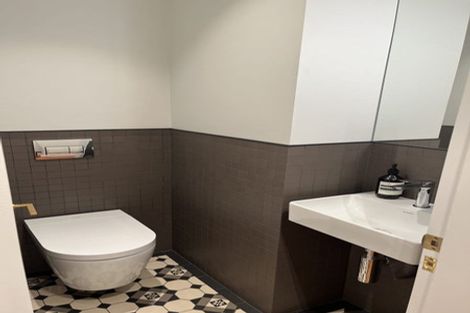 Photo of property in Inverleith Apartments, 3/306 Oriental Parade, Oriental Bay, Wellington, 6011