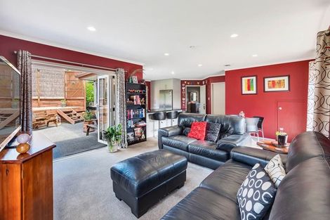 Photo of property in 6 Fairford Avenue, Henderson, Auckland, 0612