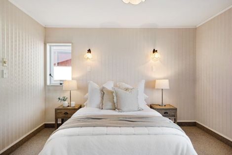 Photo of property in 19 Roslyn Road, Bluff Hill, Napier, 4110