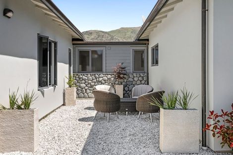 Photo of property in 5 Ironview Lane, Wanaka, 9382