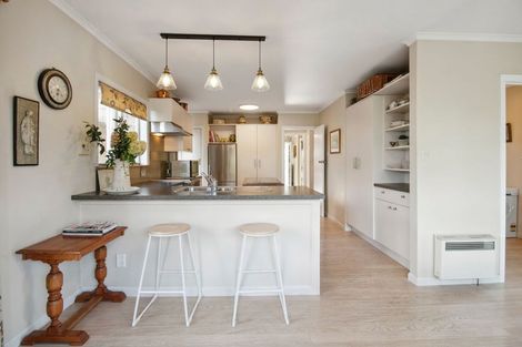 Photo of property in 63 Forrest Hill Road, Milford, Auckland, 0620