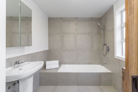 Photo of property in 91f Wade River Road, Stanmore Bay, Whangaparaoa, 0932