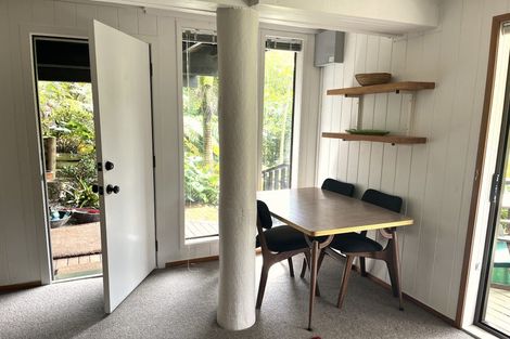 Photo of property in 27 Mceldowney Road, Titirangi, Auckland, 0604