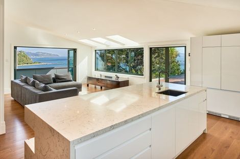 Photo of property in 21 Dillon Street, Lowry Bay, Lower Hutt, 5013