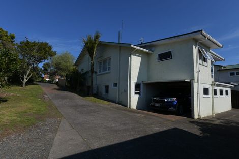 Photo of property in 492 Blockhouse Bay Road, Blockhouse Bay, Auckland, 0600