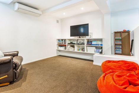 Photo of property in 15 Divich Avenue, Te Atatu South, Auckland, 0610