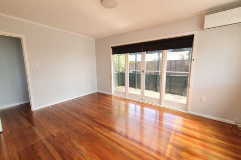Photo of property in 6 Ozich Avenue, Te Atatu South, Auckland, 0610
