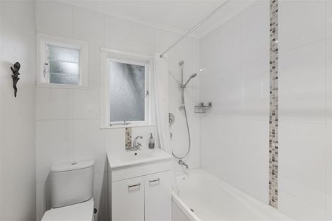 Photo of property in 1/3 Ellice Road, Totara Vale, Auckland, 0629