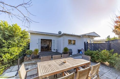 Photo of property in 15 Taradale Road, Marewa, Napier, 4110