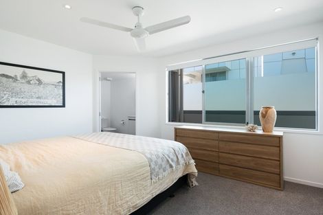 Photo of property in 2/135 Marine Parade, Mount Maunganui, 3116