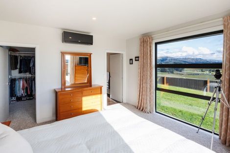 Photo of property in 156 Pacific Drive, Fitzherbert, Palmerston North, 4410