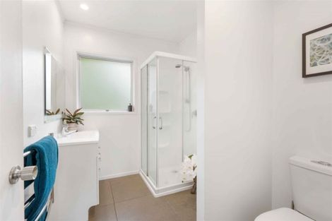 Photo of property in 1/41 Ravenwood Drive, Forrest Hill, Auckland, 0620