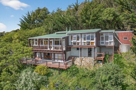 Photo of property in 393 Marine Drive, Charteris Bay, Governors Bay, 8971