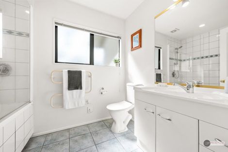 Photo of property in 2 Kirton Drive, Riverstone Terraces, Upper Hutt, 5018